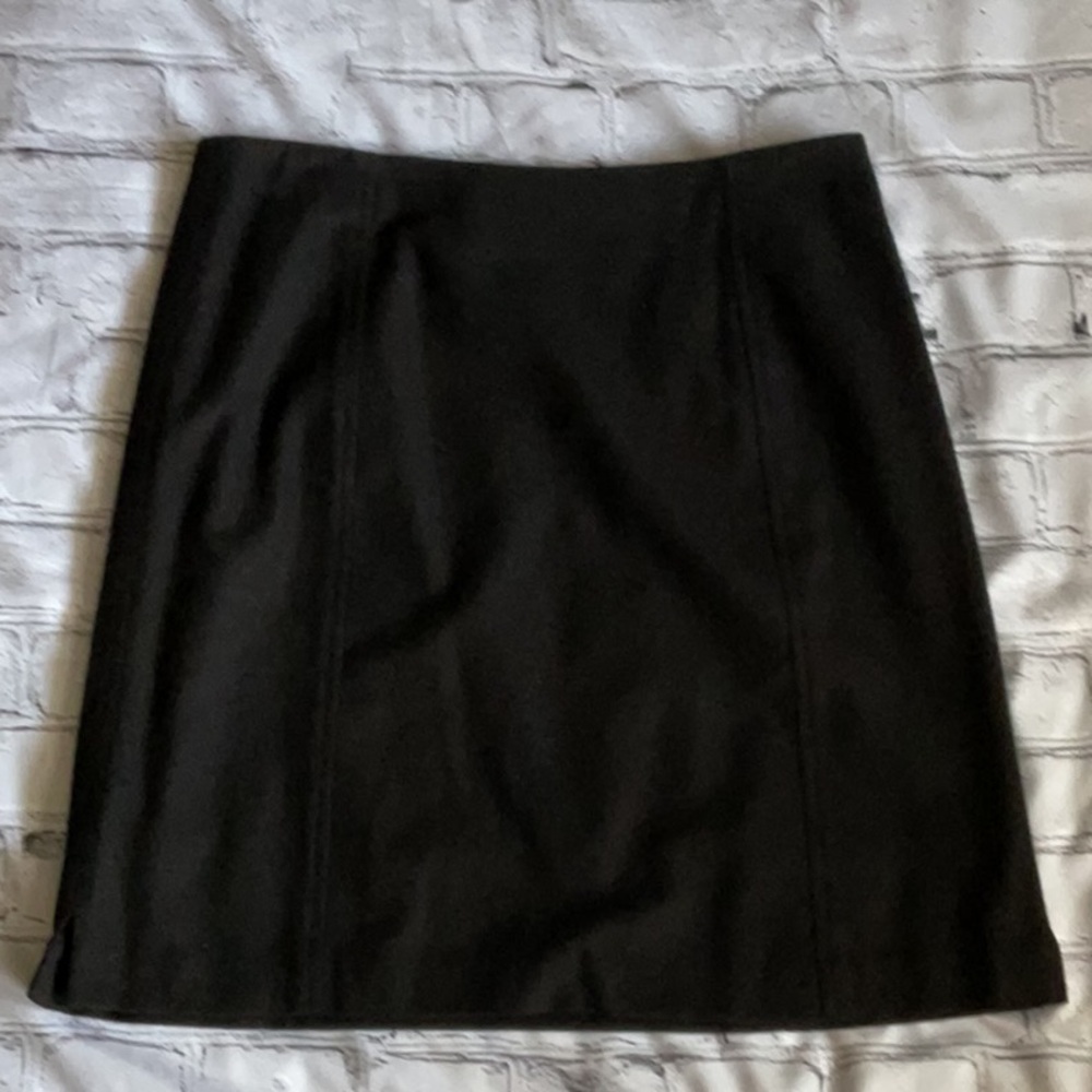 Size 8 Classic Banana Republic Black Fully Lined Black Skirt. Side Zip.